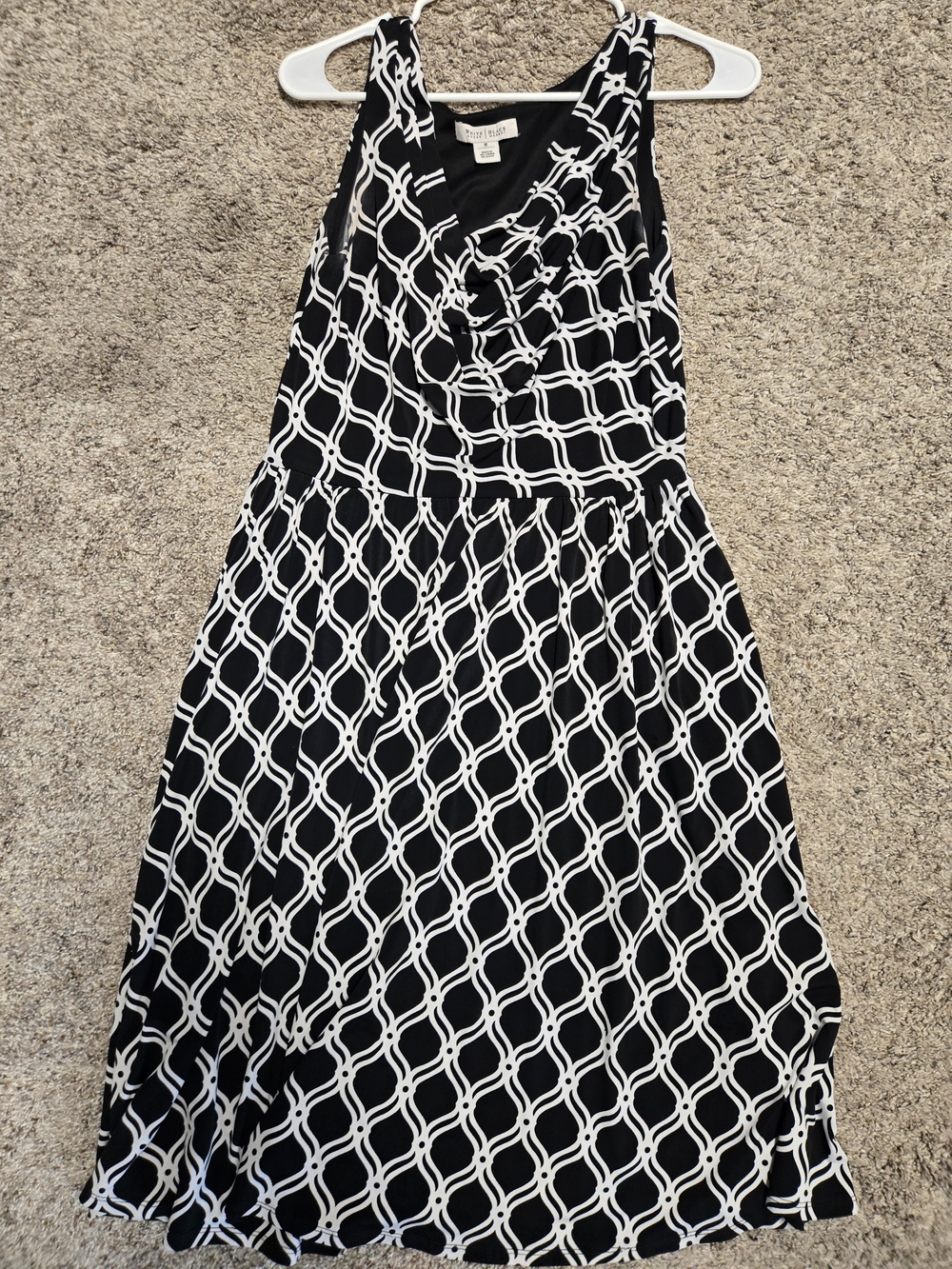 White House Black Market Size 8 Black White Geometric Midi Dress